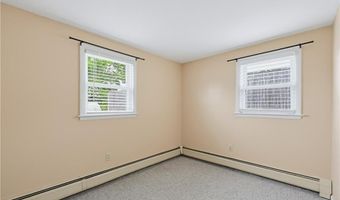 29 Rosedale Dr, Bristol, RI 02809