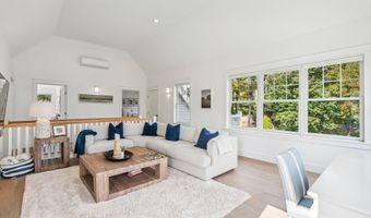 239 A Foreside Rd, Falmouth, ME 04105