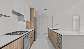 1020 SUNSET POINT Rd 611, Clearwater, FL 33755