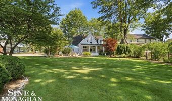 206 Edgewater Dr, Algonac, MI 48001