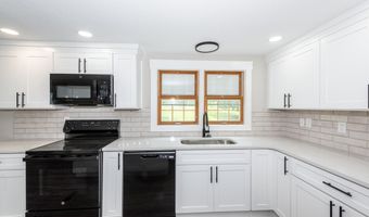 957 W Hunt Rd, Alcoa, TN 37701