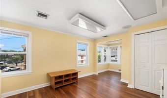 15 Thomas St, North Providence, RI 02911