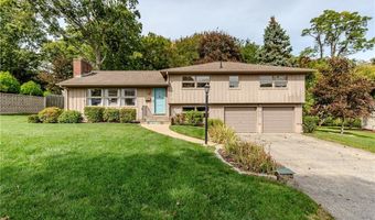 22 Whitewood Dr, Cranston, RI 02920