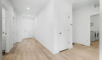 121 S Vandriver Way, Aurora, CO 80018