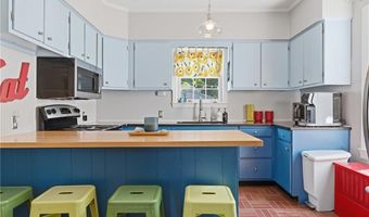 69 Roger Williams Ave, East Providence, RI 02916