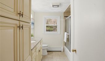 49 Roosevelt Dr, Bristol, RI 02809
