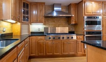 91 Inez St, Narragansett, RI 02882