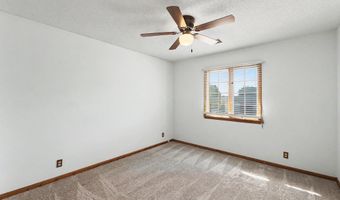 4628 N Farmstead Ct, Bel Aire, KS 67220