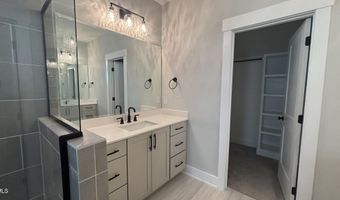 200 E Moore St D, Apex, NC 27502