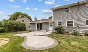 1330 N BRIARCLIFF Dr, Appleton, WI 54915