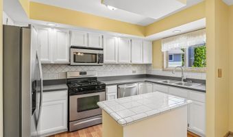 782 Highview Ct C, Antioch, IL 60002
