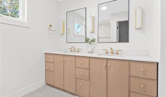 91 Houston Ave, Newport, RI 02840