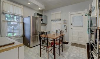 1208 N SUPERIOR St, Appleton, WI 54911
