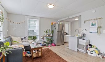 81 Main St, Raymond, NH 03077