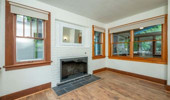 822 7th St, Ames, IA 50010