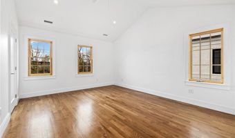 349 SE 4th St, Bentonville, AR 72712