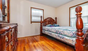 74 Brookhaven Dr, East Providence, RI 02914