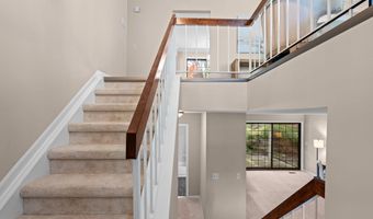 2250 Rivenoak Ct, Ann Arbor, MI 48103