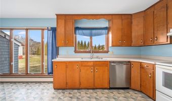 141 Peckham Rd, Little Compton, RI 02837
