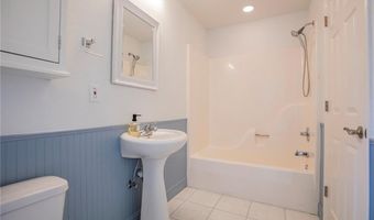 522 Tiger Blvd, Bentonville, AR 72712
