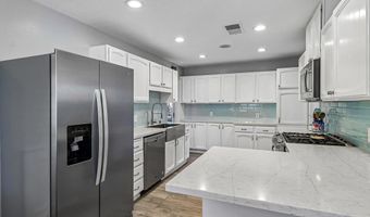 9535 Lakeview Dr, La Mesa, CA 91942