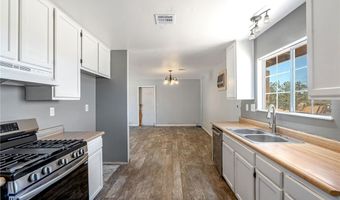 16050 Pawnee Rd, Apple Valley, CA 92307