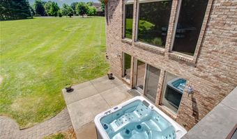 105 Lake Dr, Alton, IL 62002