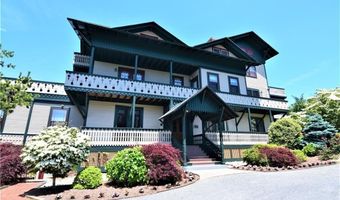 35 Chastellux Ave I, Newport, RI 02840