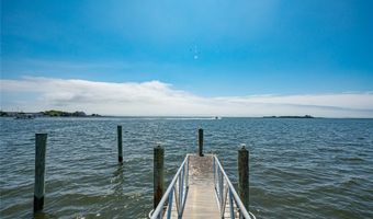 32 Unqua Pl, Amityville, NY 11701