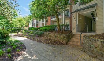 3308 WYNDHAM Cir 321, Alexandria, VA 22302