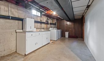 5730 W SANDRA Dr, Appleton, WI 54913
