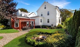 99 Roseneath Ave, Newport, RI 02840