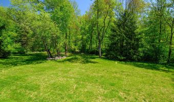 3 Red Barn Ln, Brookfield, CT 06804