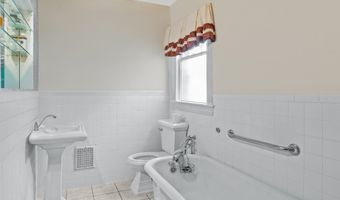 17 E 39TH St, Bayonne, NJ 07002