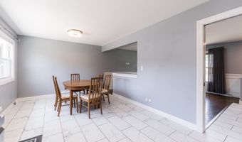 7 N Lincoln Ave, Addison, IL 60101