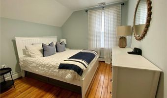 18 Hall Ave, Newport, RI 02840