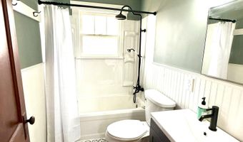 665 W Clark St, Berne, IN 46711