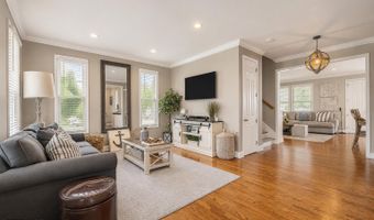 71 Compton St, Belford, NJ 07718