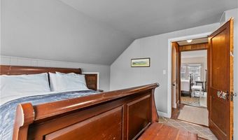 129 Bliss Mine Rd, Newport, RI 02840