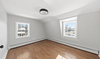 11 Boylston St, Acushnet, MA 02743