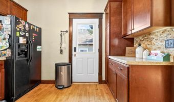 816 N SUPERIOR St, Appleton, WI 54911