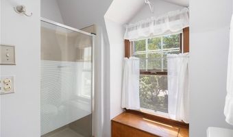 227 Prospect Ave, Middletown, RI 02842
