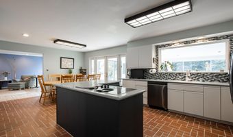 7 Cormorant Dr, Middletown, NJ 07748