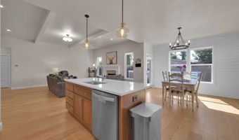 1004 S 46TH St, Springfield, OR 97478