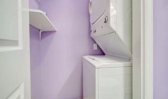 173 Stonyridge Dr, Bayonne, NJ 07035