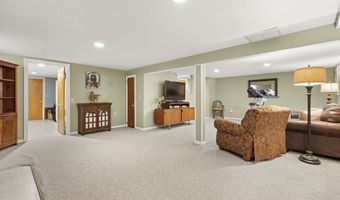 17 Valley Stream Dr, Danbury, CT 06811