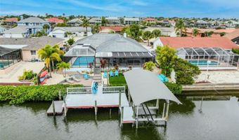 910 CHIPAWAY Dr, Apollo Beach, FL 33572