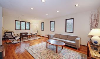 222 Red Hill Rd, Middletown, NJ 07748
