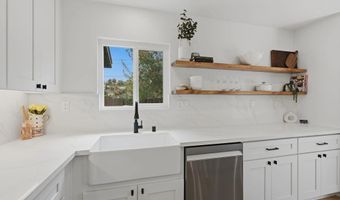 2610 Chestnut Ave, Carlsbad, CA 92010