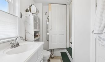12 Cherry St, Bath, ME 04530